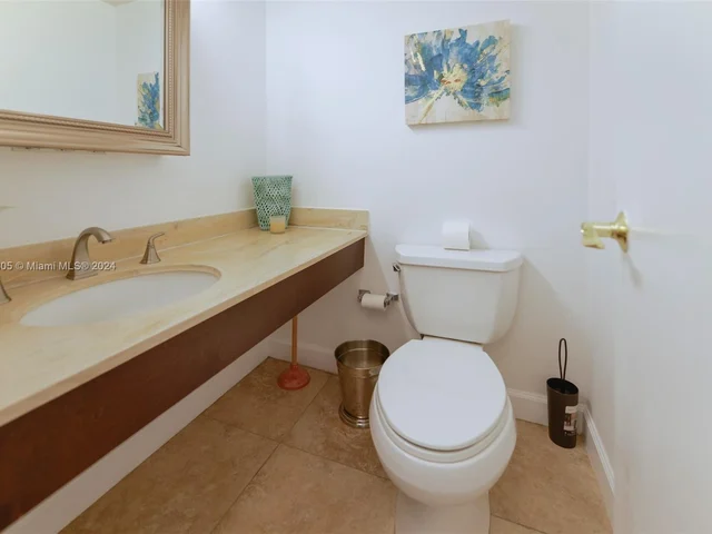 1980 S Ocean Dr # 18M, Hallandale Beach FL 33009