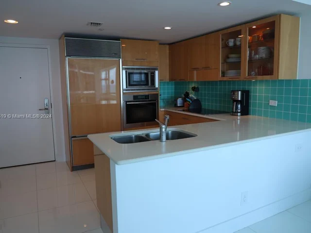 6801 Collins Ave, Miami Beach FL 33141