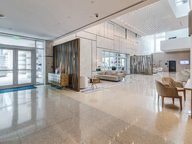 6801 Collins Ave, Miami Beach FL 33141