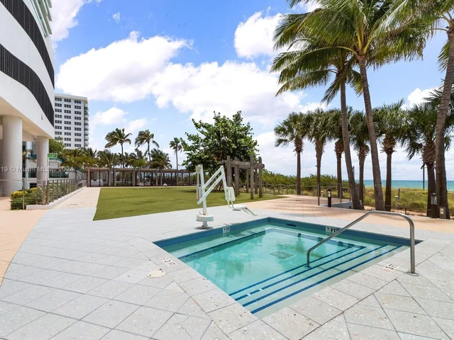 6801 Collins Ave, Miami Beach FL 33141