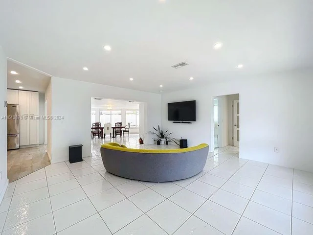 440 SE 2nd Ave # 0, Pompano Beach FL 33060