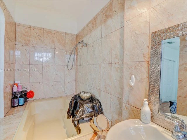 2030 NW 185th Ter, Miami Gardens FL 33056