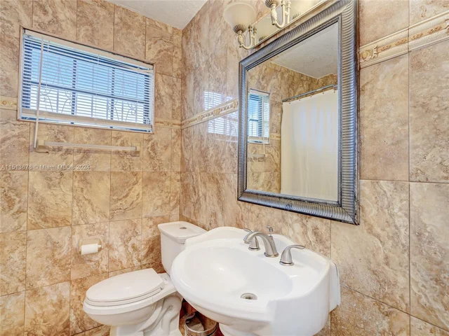 2030 NW 185th Ter, Miami Gardens FL 33056