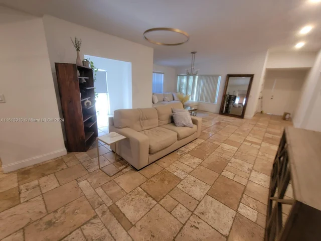 2425 SW 19th Ter, Miami FL 33145