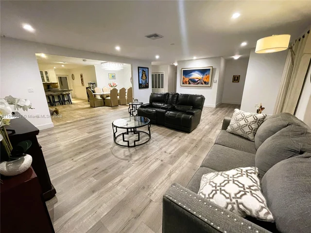 13850 SW 18th Ct, Davie FL 33325