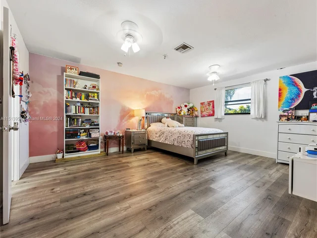 13850 SW 18th Ct, Davie FL 33325