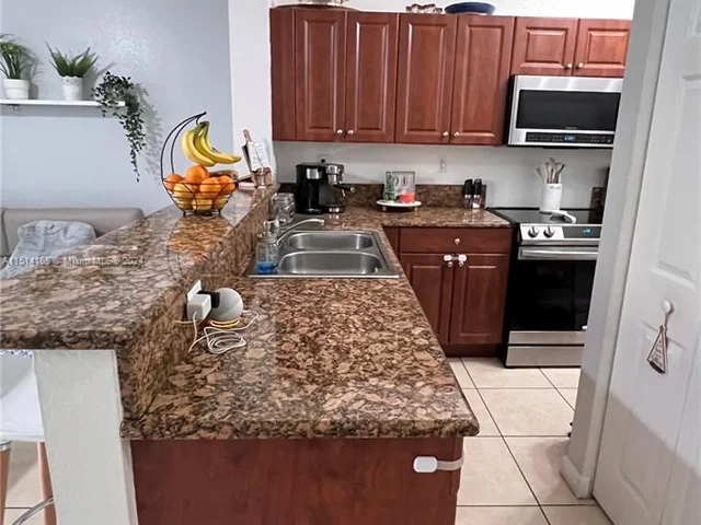 2935 SE 1st Dr # 11, Homestead FL 33033