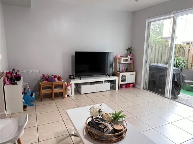 2935 SE 1st Dr # 11, Homestead FL 33033