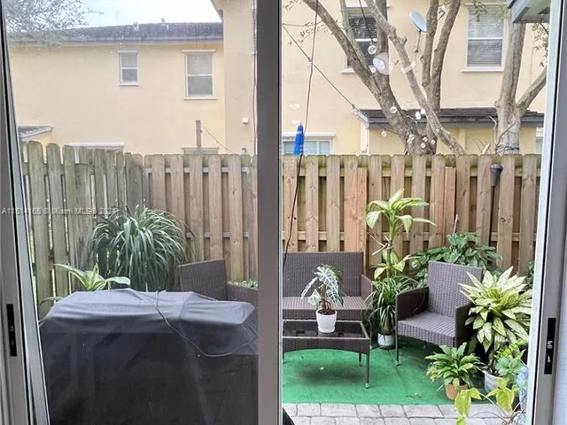 2935 SE 1st Dr # 11, Homestead FL 33033