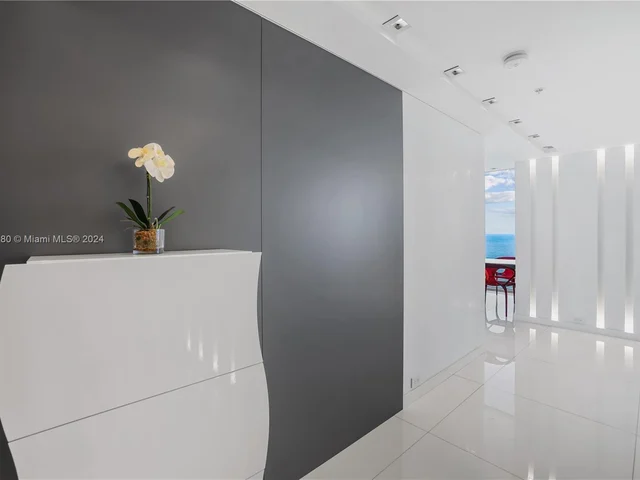 6899 Collins Ave # 2208, Miami Beach FL 33141