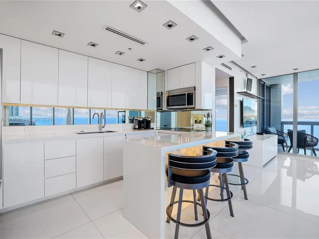 6899 Collins Ave # 2208, Miami Beach FL 33141