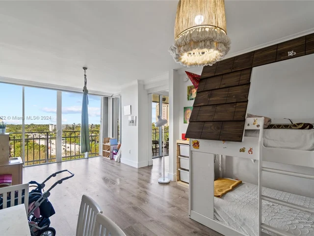 600 Grapetree Dr, Key Biscayne FL 33149