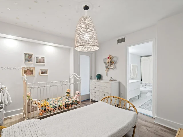 600 Grapetree Dr, Key Biscayne FL 33149