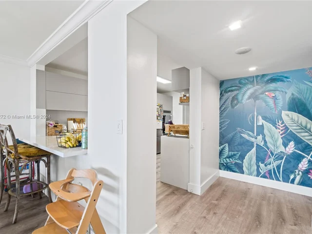 600 Grapetree Dr, Key Biscayne FL 33149