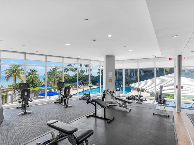 600 Grapetree Dr, Key Biscayne FL 33149