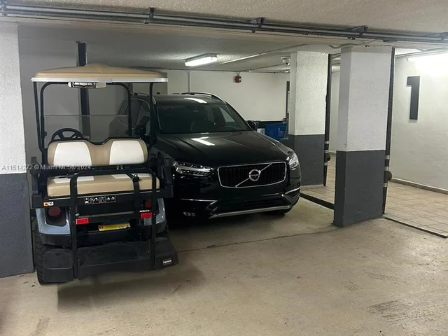 600 Grapetree Dr, Key Biscayne FL 33149