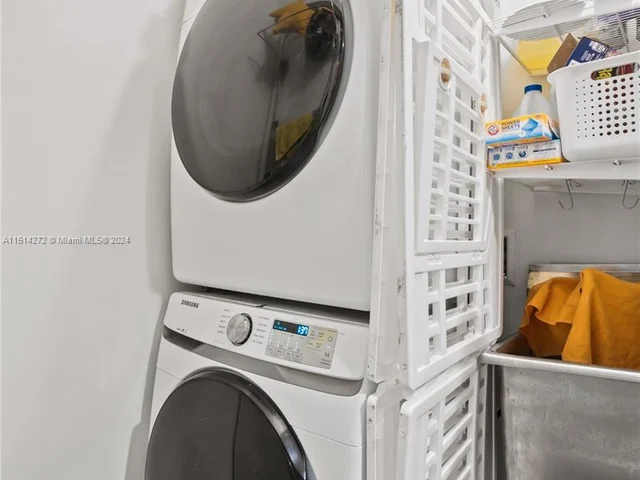 600 Grapetree Dr, Key Biscayne FL 33149