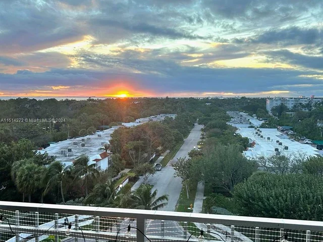 600 Grapetree Dr, Key Biscayne FL 33149