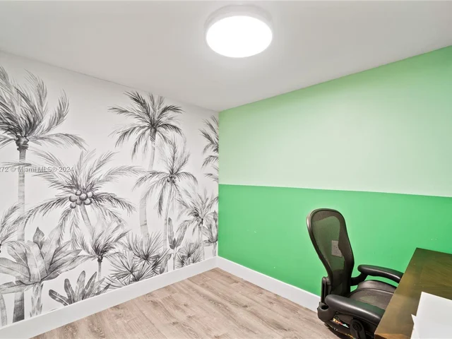 600 Grapetree Dr, Key Biscayne FL 33149