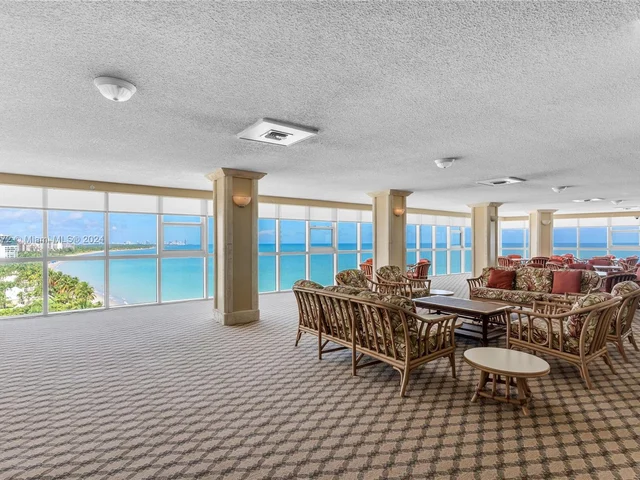 600 Grapetree Dr, Key Biscayne FL 33149