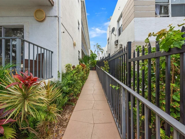 750 Michigan Ave # 303, Miami Beach FL 33139