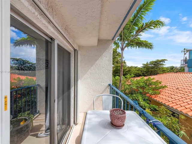 750 Michigan Ave # 303, Miami Beach FL 33139