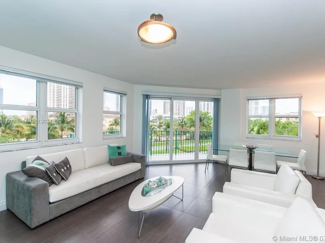 19900 E Country Club Dr # 311, Aventura FL 33180