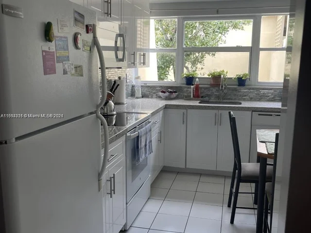 920 NE 199th St # 417, Miami FL 33179