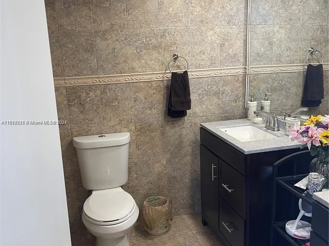 920 NE 199th St # 417, Miami FL 33179