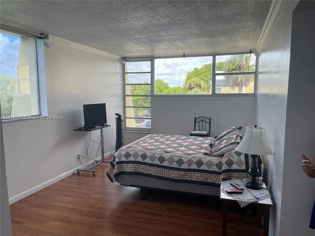 920 NE 199th St # 417, Miami FL 33179