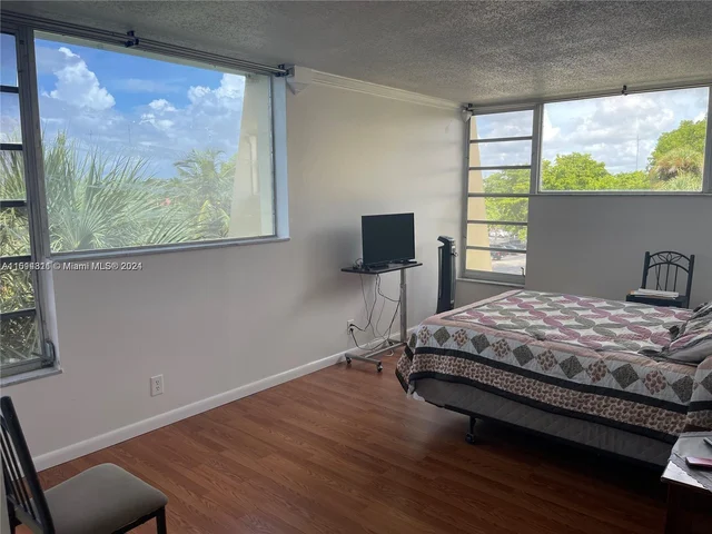 920 NE 199th St # 417, Miami FL 33179