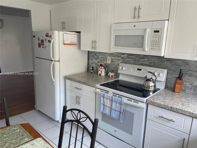 920 NE 199th St # 417, Miami FL 33179