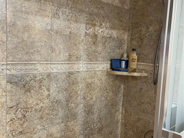 920 NE 199th St # 417, Miami FL 33179