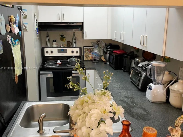 8027 Lagos De Campo Blvd # 4, Tamarac FL 33321