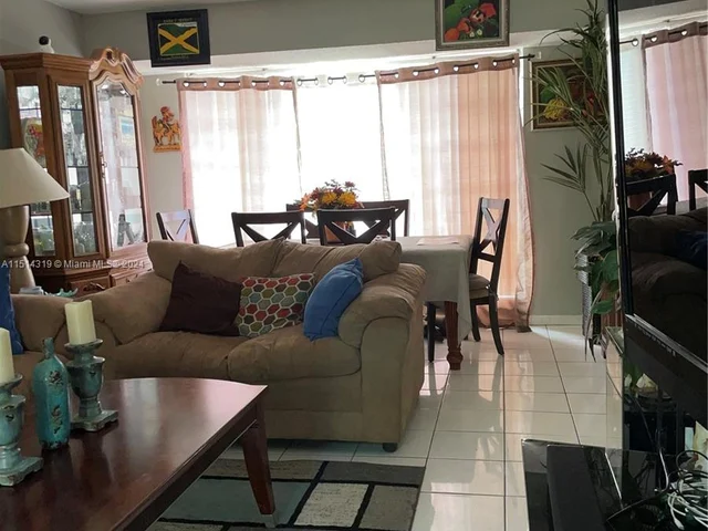 8027 Lagos De Campo Blvd # 4, Tamarac FL 33321