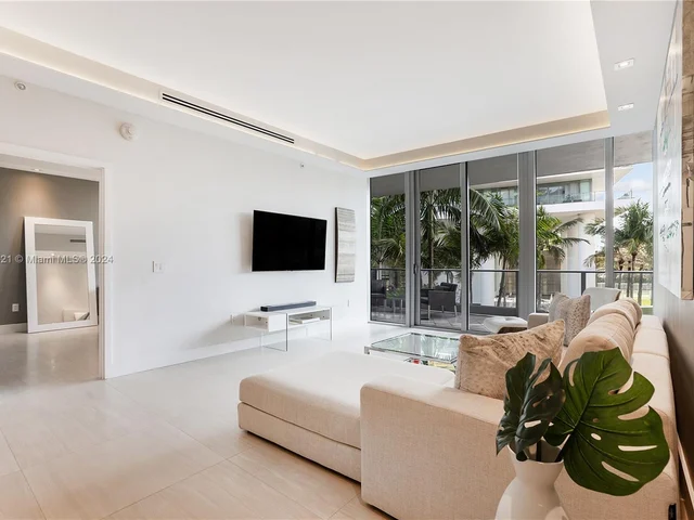 801 S Pointe Dr # 202, Miami Beach FL 33139