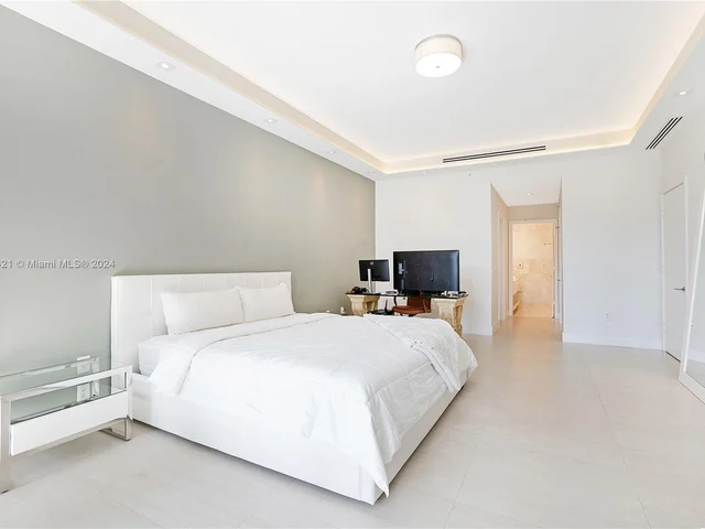 801 S Pointe Dr # 202, Miami Beach FL 33139