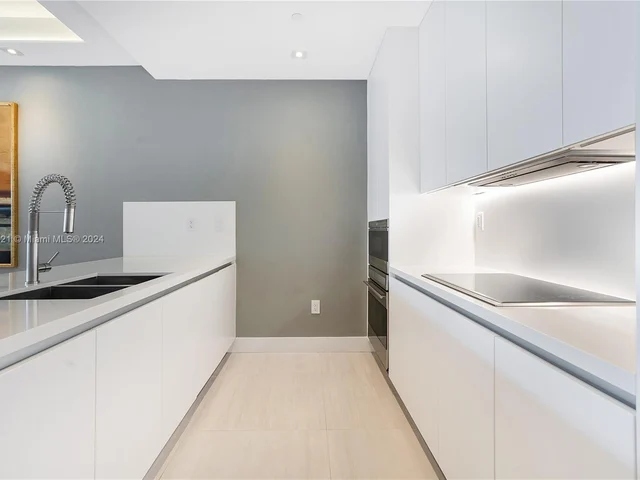 801 S Pointe Dr # 202, Miami Beach FL 33139