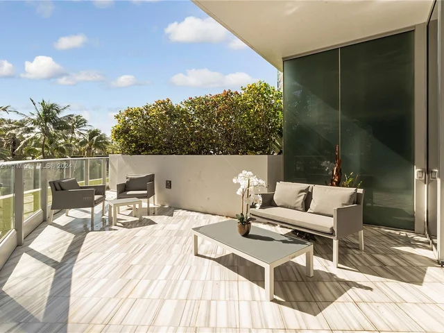 801 S Pointe Dr # 202, Miami Beach FL 33139