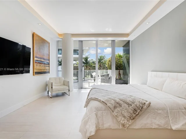 801 S Pointe Dr # 202, Miami Beach FL 33139