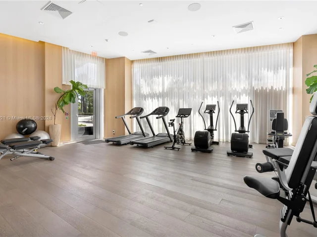 801 S Pointe Dr # 202, Miami Beach FL 33139