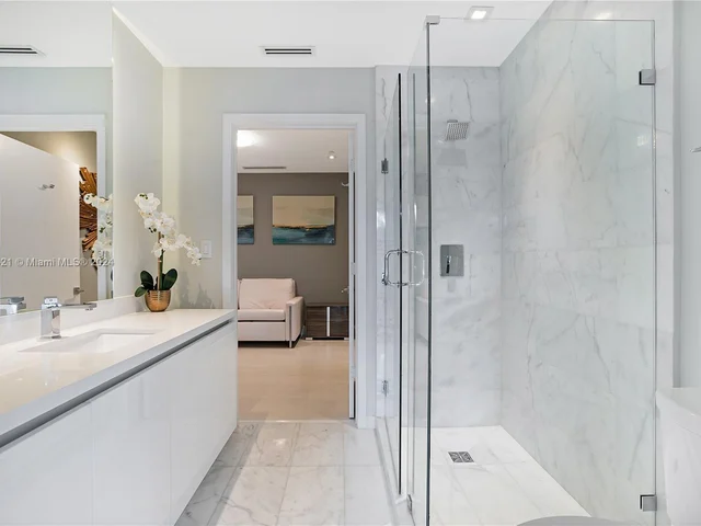 801 S Pointe Dr # 202, Miami Beach FL 33139