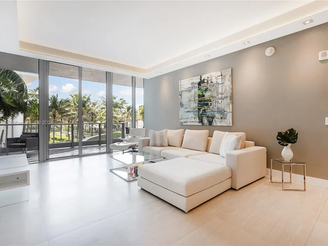 801 S Pointe Dr # 202, Miami Beach FL 33139