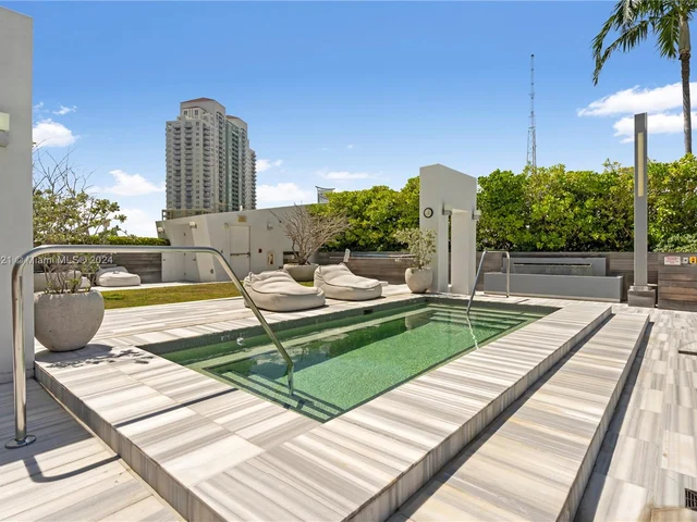 801 S Pointe Dr # 202, Miami Beach FL 33139