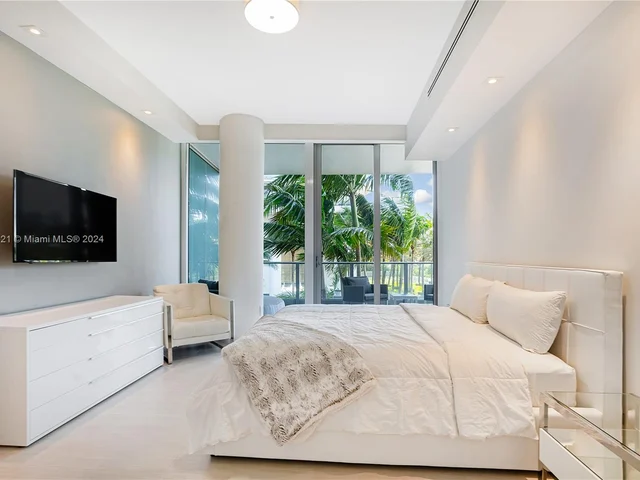 801 S Pointe Dr # 202, Miami Beach FL 33139