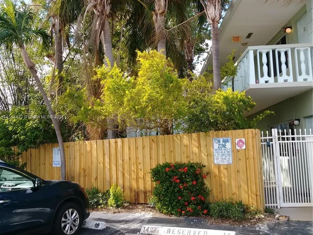 1423 Holly Heights Dr # 17, Fort Lauderdale FL 33304