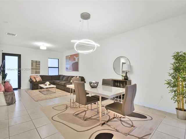 8195 NW 104th Ave # 2, Doral FL 33178