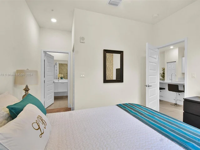 8195 NW 104th Ave # 2, Doral FL 33178