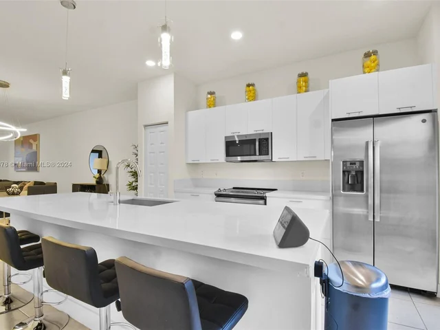 8195 NW 104th Ave # 2, Doral FL 33178