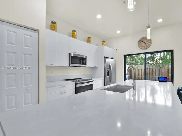 8195 NW 104th Ave # 2, Doral FL 33178